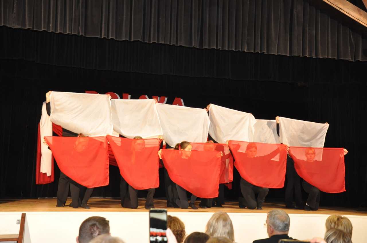 Obchody 107. rocznicy odzyskania Niepodległości przez Polskę w Zawichoście - część artystyczna